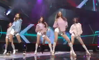 韩女团热舞尺度过大 下蹲露上围吓呆网友