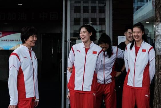 中国女排今日出征 全队目标:升国旗奏国歌2