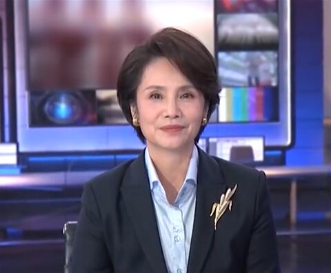 60岁央视新闻主播徐俐宣布退休，眼含热泪与观众告别1