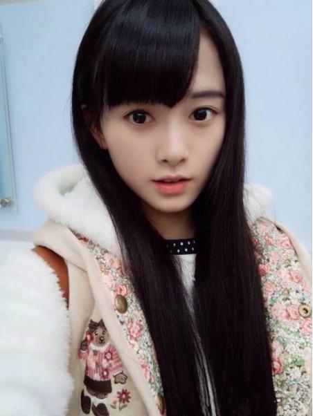 四千年第一美女鞠婧祎 不会游泳在池边踩水2