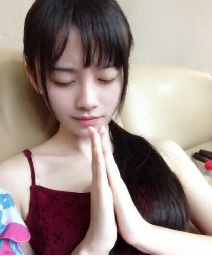 四千年第一美女鞠婧祎 不会游泳在池边踩水3