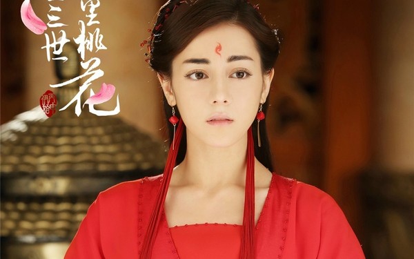 迪丽热巴做演员前是售楼小姐 盘点女明星前职业2