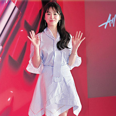 宋慧乔台北捞金 连衣裙美腿中文流利1