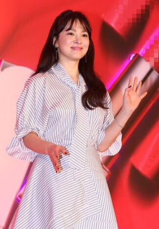 宋慧乔台北捞金 连衣裙美腿中文流利2