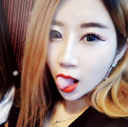 秀场直播间美女