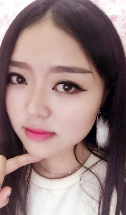 韩国女主播性感红色短裤表演