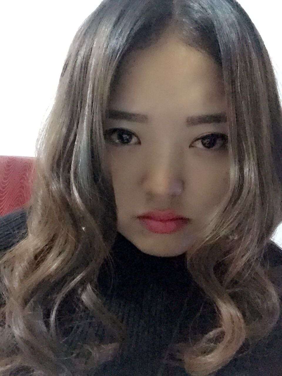 百里挑一贾伊始整容后照片图