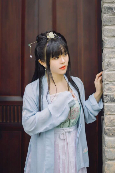 美女现场直播间