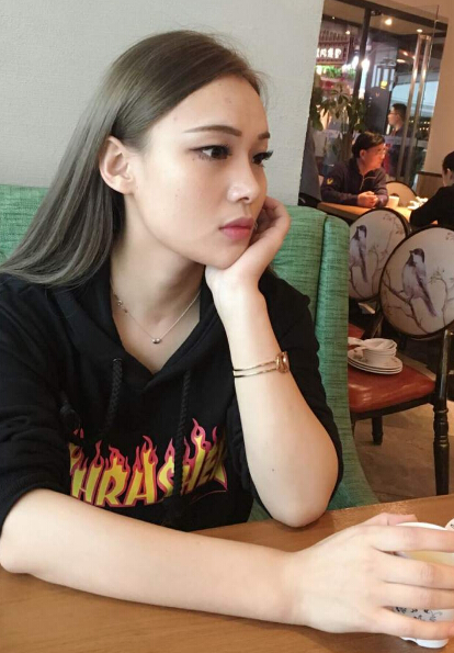 视频直播房间美女在线