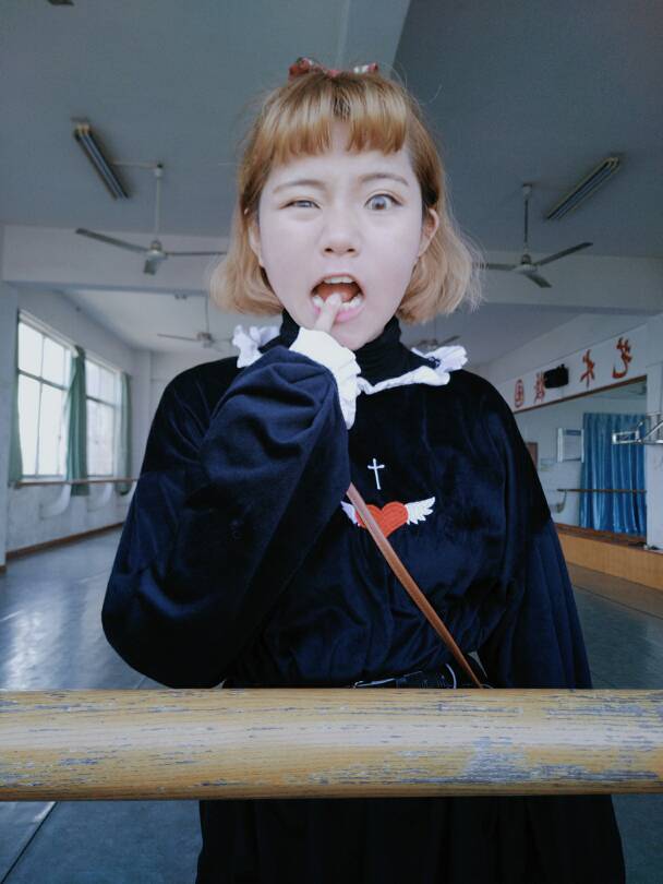 美女视频秀色秀场