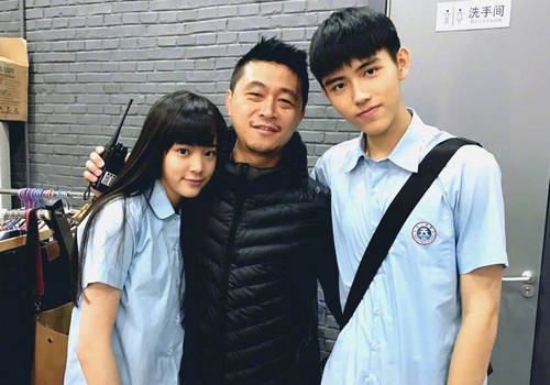 欧阳娜娜陈飞宇穿校服青春靓丽2