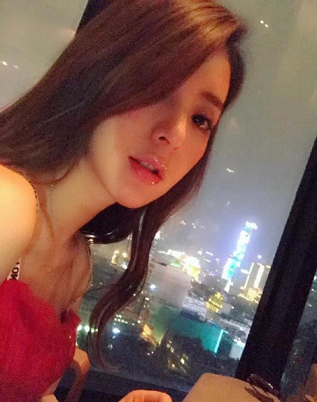 曝郭富城下月大婚 天王嫂方媛穿粉衣扎小辫很乡土3