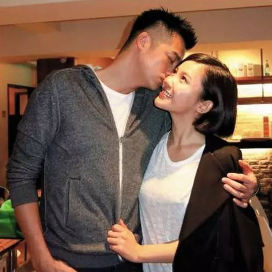 杨子珊晒搞怪新造型 能拍到脸算我输2