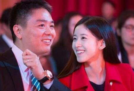 奶茶妹妹凝视刘强东 满眼全是爱2