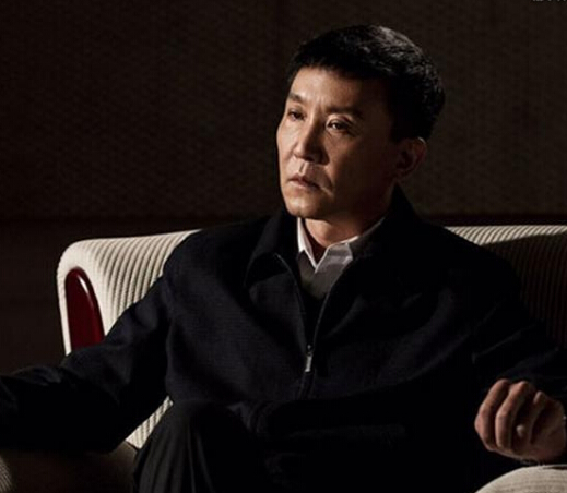 李达康书记扮演者吴刚 化身潮男不忘撒狗粮1