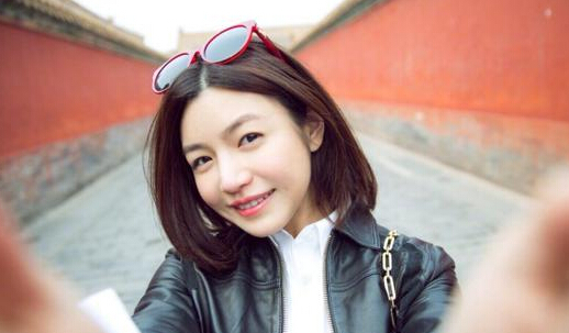 陈妍希产子后逛故宫气质好 身材恢复腿笔直2