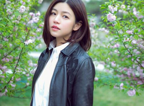 陈妍希产子后逛故宫气质好 身材恢复腿笔直3