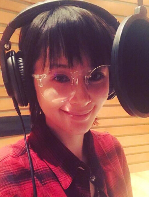 王子文录制欢乐颂主题曲 王子文微博晒短发清爽1