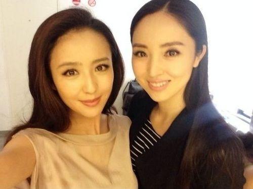 佟丽娅董璇穿同款外套 撞衫撞脸分不清1
