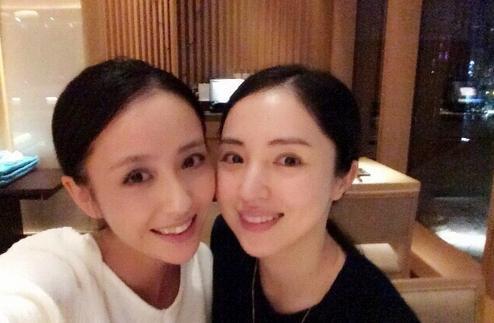 佟丽娅董璇穿同款外套 撞衫撞脸分不清2