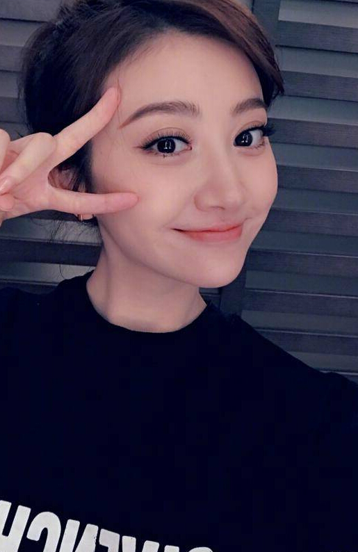 景甜收工晒美照 万年不红的景甜卖萌2