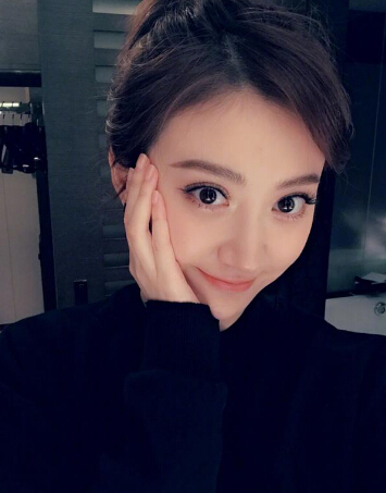 景甜收工晒美照 万年不红的景甜卖萌3