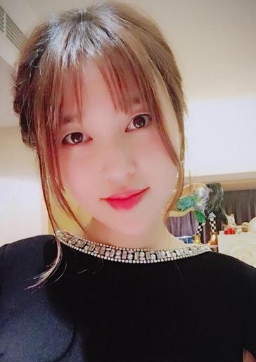 金莎微博晒素颜 承认整容变网红脸1