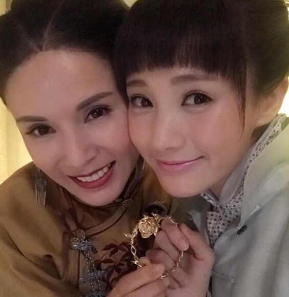 李若彤李一桐穿越同框 李一桐整容前后变化3