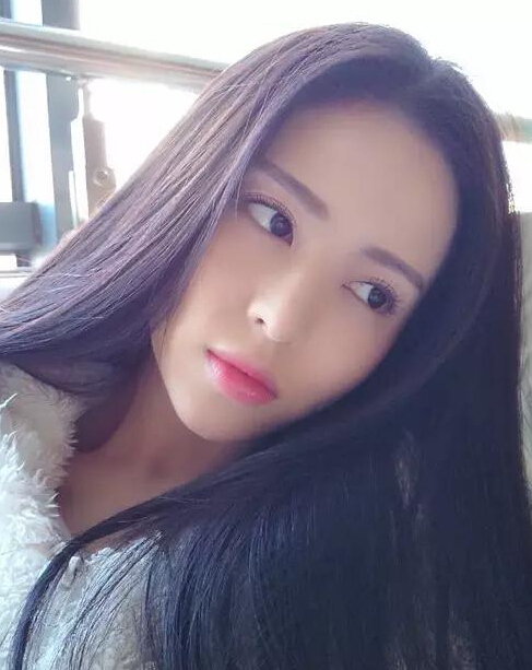 温心做平板支撑 秀蛮腰长腿好身材1