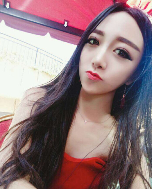 秀色推荐女主播 网站聊天室中的主播——恭喜1