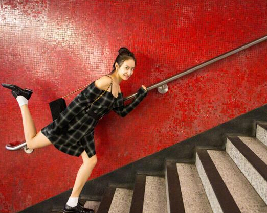宋茜香港旅行放飞自我 变换穿着心情好1