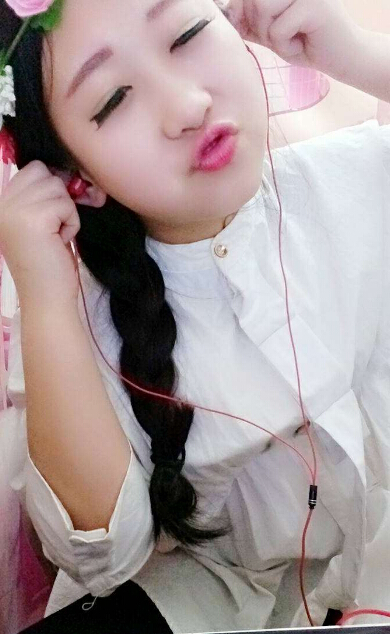 比基尼美女餐厅 男士不吃饭也要去看1