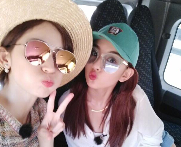 娜扎为宋祖儿庆生 两姐妹嘟嘴卖萌情深1