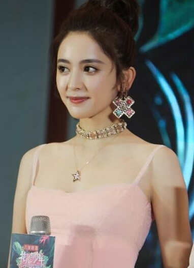 娜扎为宋祖儿庆生 两姐妹嘟嘴卖萌情深3