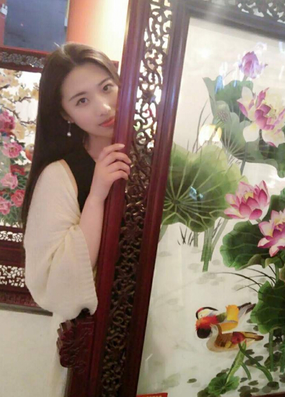 秀场直播间美女 互动聊天你来选——蒜瓣1