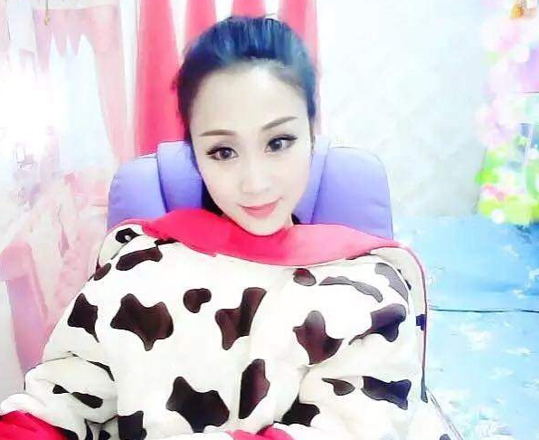 秀场女主播推荐 风里雨里等你来——戀戀2