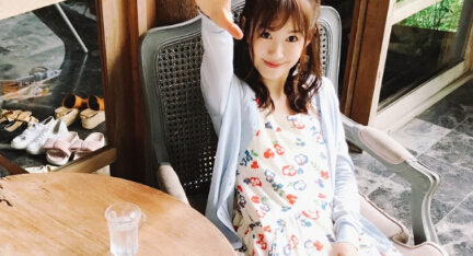 张子萱微博发布旅行照 清新甜美少女感足1