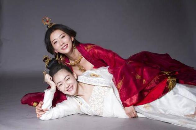 林志玲送花祝福小s生日快乐 谦称临演诚意足1