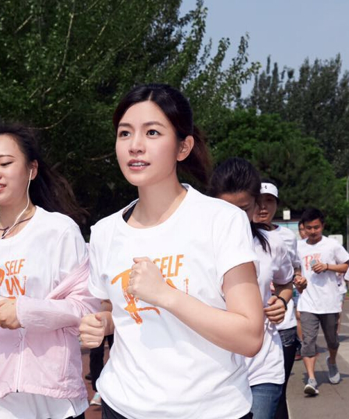 陈妍希被偷拍露凶狠 真相是吓坏还是笑坏网友3