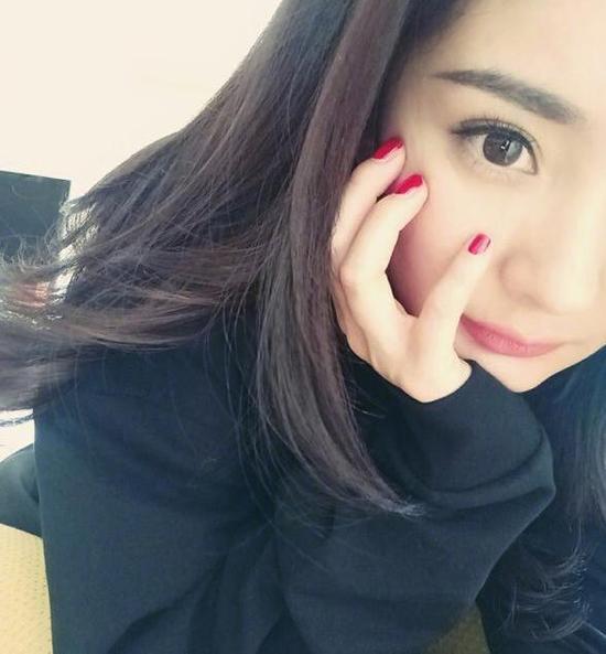 杨幂久违晒自拍 跟助理孙婷关系好1