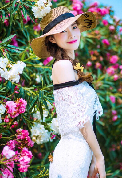 秀场直播间美女 主播陪你走过暴雨天——新人3