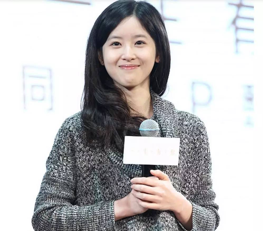 奶茶妹妹长裙V领现身 气质出挑优雅知性2