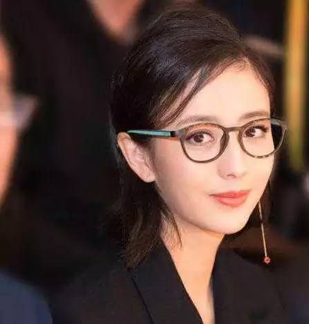佟丽娅变短发美女 闭眼享受气质佳2