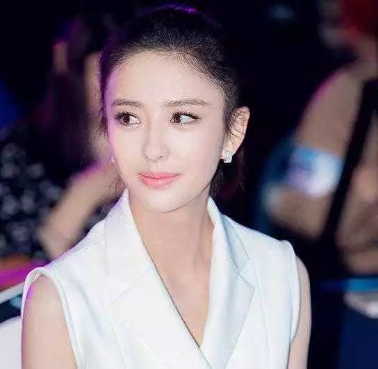 佟丽娅变短发美女 闭眼享受气质佳3