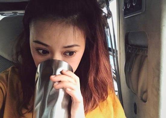 陈意涵分手男友 路上塞车啤酒当饮料1