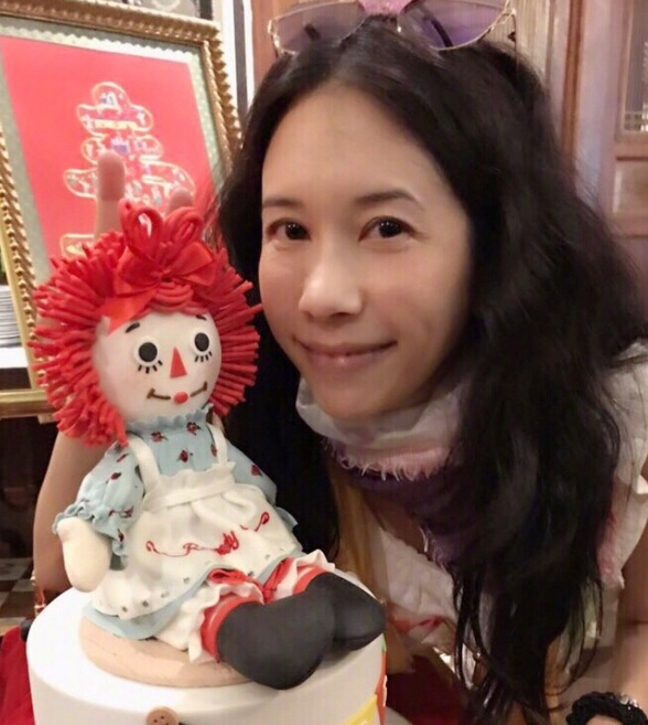 莫文蔚自曝公主病发作 头戴皇冠回到童年3