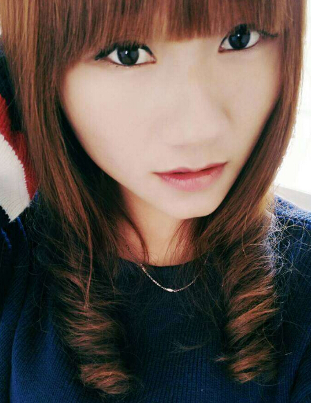 秀场直播间美女 潮湿闷热的天气给你陪伴——水娃2