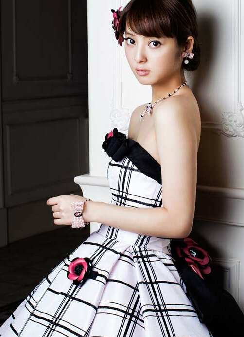 佐佐木希婚纱写真 最美日本女星气质脱俗1
