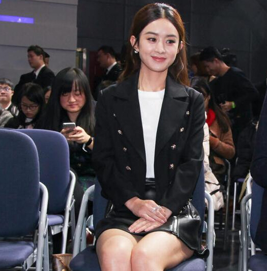 赵丽颖出席活动薄纱亮相 美腿隐现好像仙女3