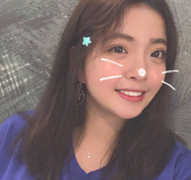 王中磊女儿晒合照 暑假和友人游韩国美女多1